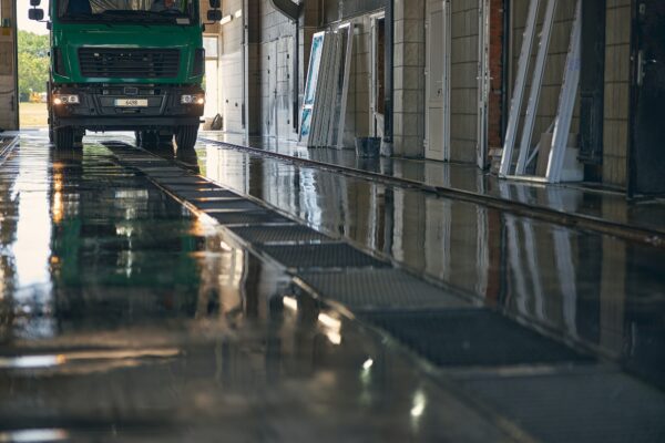 Big truck arriving to car wash station
